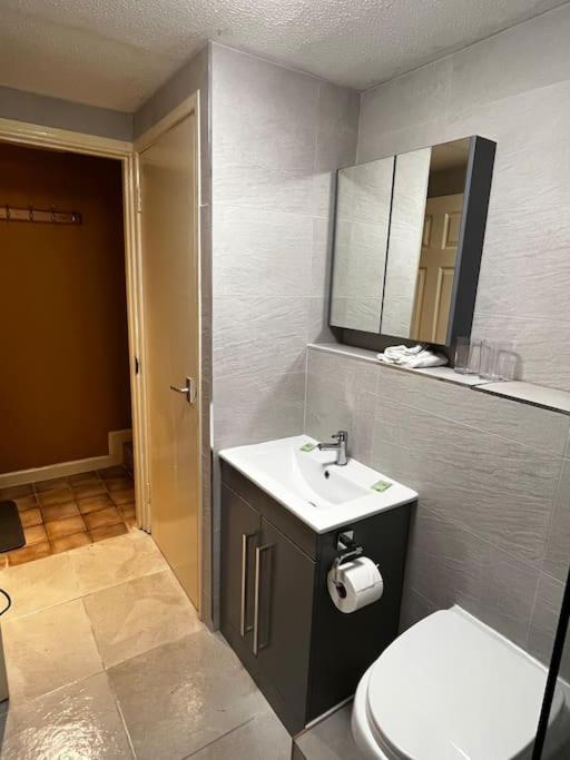 Exclusive Flat In Centre With Ac *